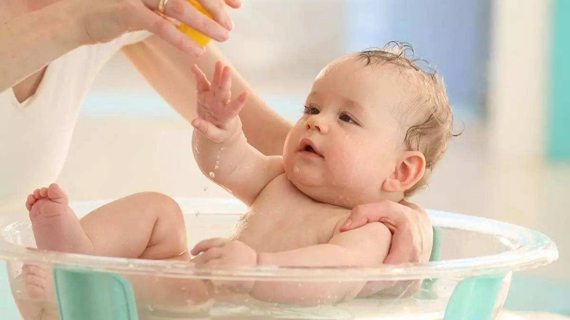 Top 8 sữa tắm cho trẻ sơ sinh giúp dưỡng ẩm, bảo vệ làn da