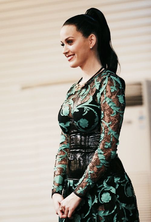 Katy Perry looking oh so pretty! | Katy perry, Katy perry music, Katy perry  pH๏τos