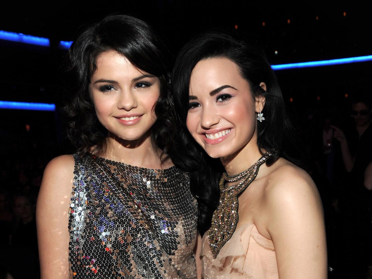 Demi Lovato and Selena Gomez's Selfie Proves They're Still BFFs 16 Years  Later | Teen Vogue