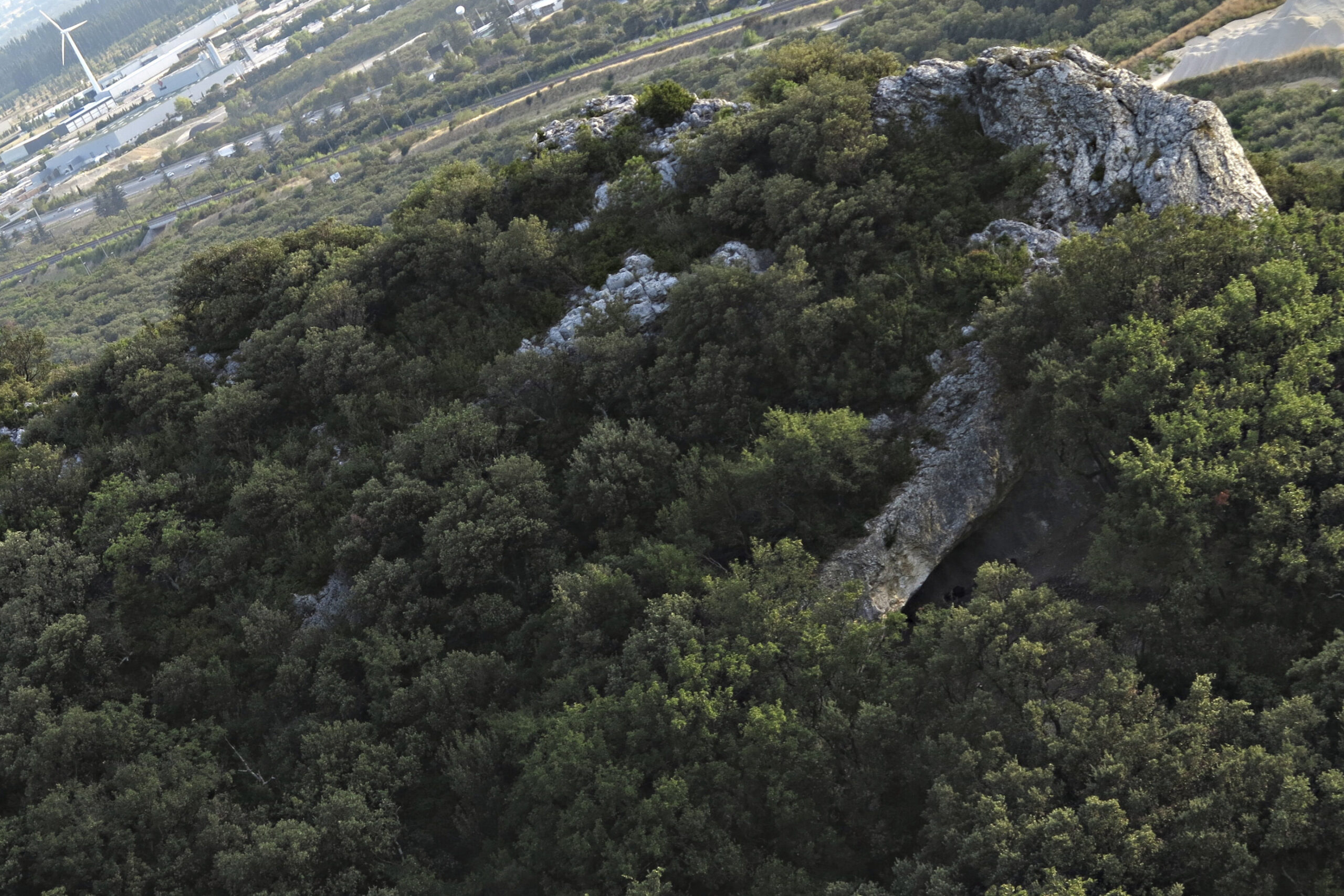 French cave tells a new story about Neanderthals, early humans