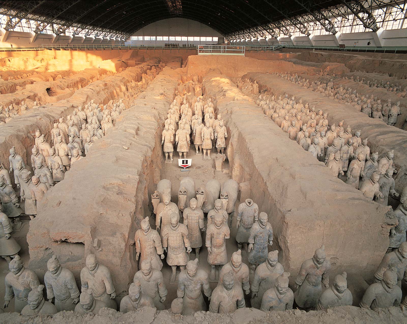 China has unearthed the largest ancient tomb of the Qin Dynasty. Nearly two hundred people were buried China has unearthed the largest ancient tomb of the Qin Dynasty. Nearly two hundred people were buried