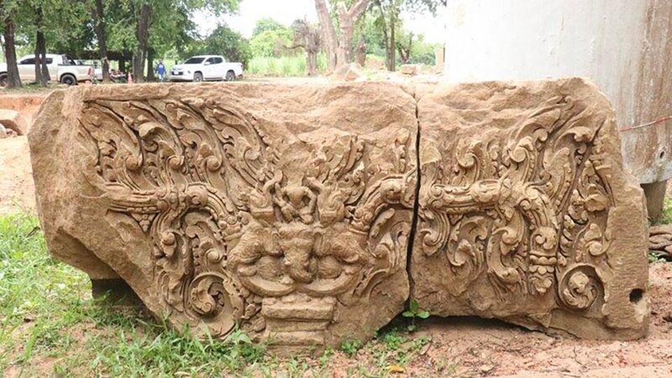 Archaeological dig finds 1,000-year-old decorative lintel Archaeological dig finds 1,000-year-old decorative lintel