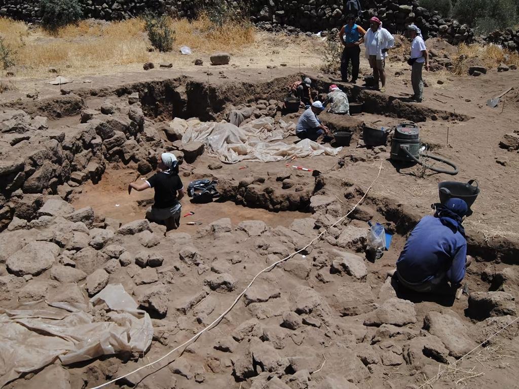 Bioarchaeological evidence of one of the earliest Islamic burials in the Levant