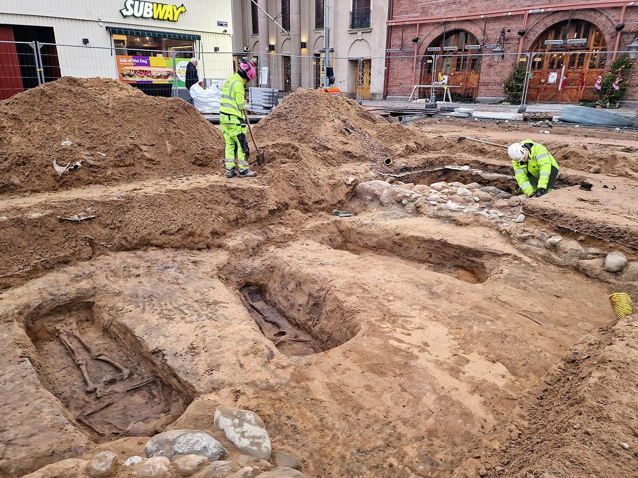 4-feet-long sword found in medieval burial in Sweden