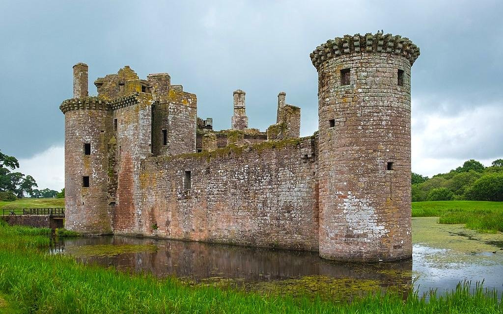 Medieval Islamic glᴀss found in Scottish castle