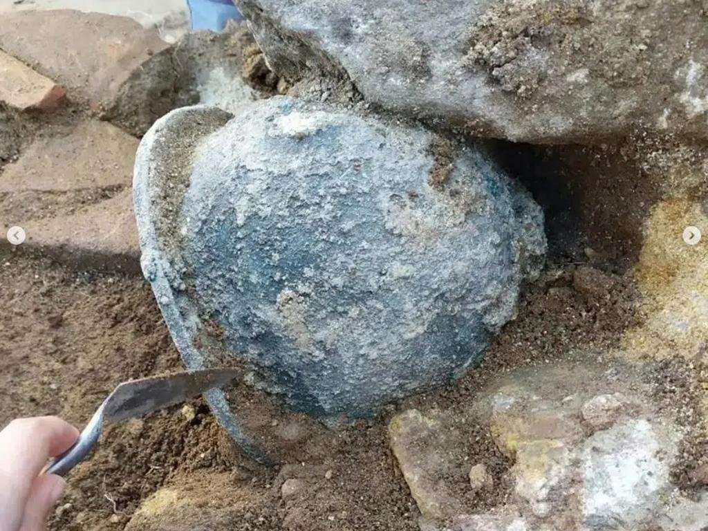 Archaeologists unearth ancient Greek helmet and inscription in Elea-Velia