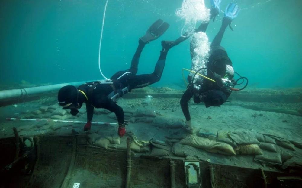 Spanish archaeologists plan rescue of ancient Phoenician shipwreck Spanish archaeologists plan rescue of ancient Phoenician shipwreck
