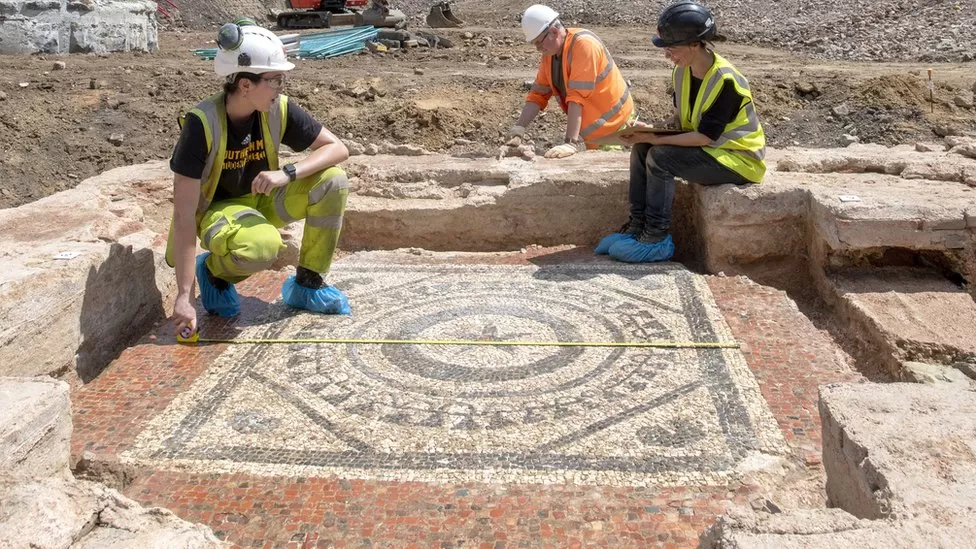 Astonishing Roman mausoleum unearthed in London Astonishing Roman mausoleum unearthed in London