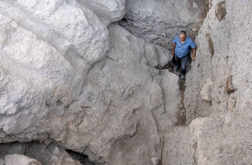 Archaeologists uncover mᴀssive ancient moat in Jerusalem, solving 150-year-old mystery