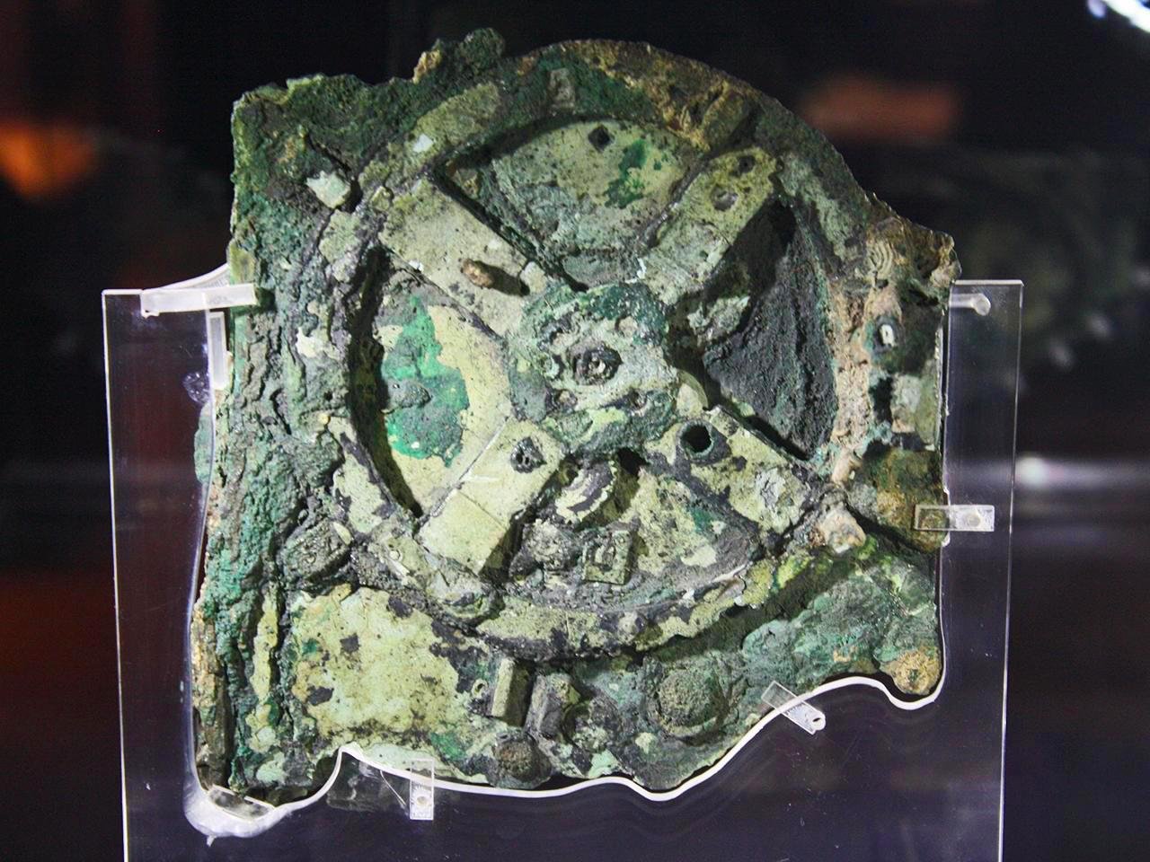 New research reveals the Greek lunar calendar tracking in the Antikythera mechanism New research reveals the Greek lunar calendar tracking in the Antikythera mechanism
