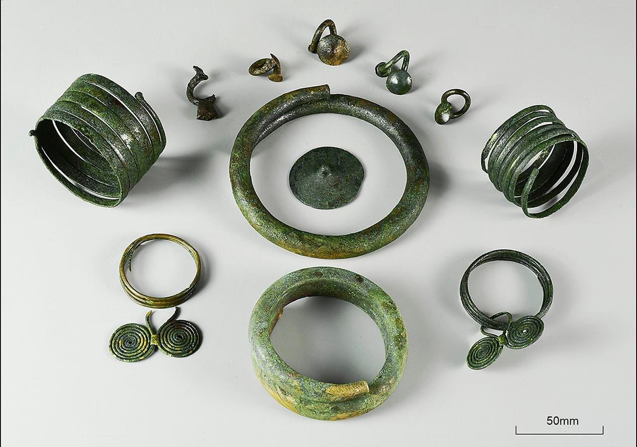 Bronze Age burials and artifacts uncovered at Papowo Biskupie, Poland