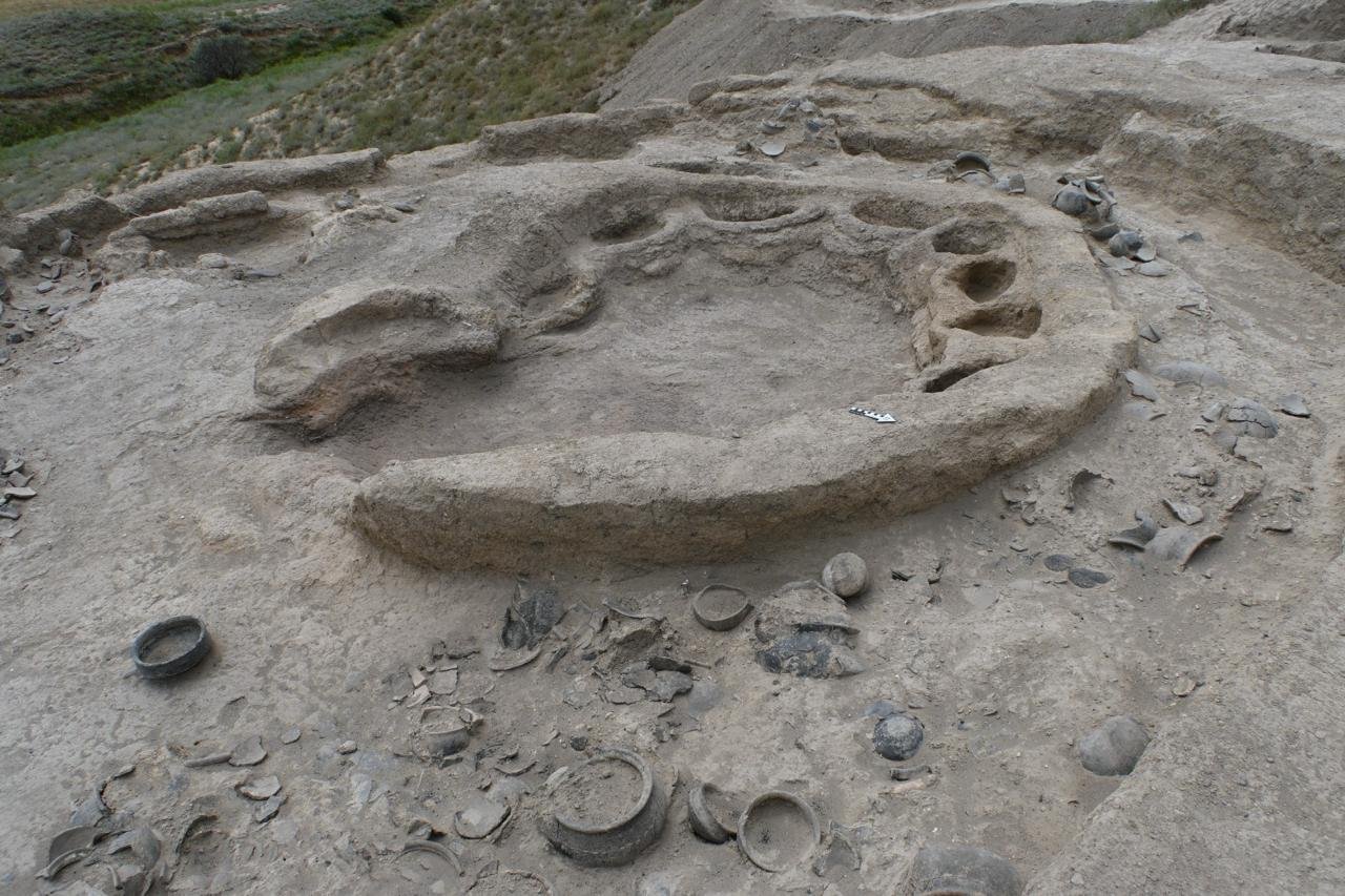 Bronze Age ritual table with ceramic tableware uncovered in Azerbaijan