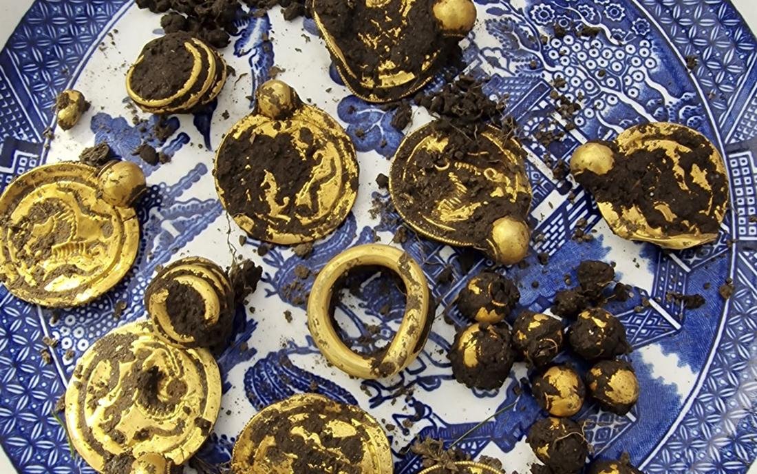 Norwegian metal detectorist discovers gold treasure dating back to the 6th century