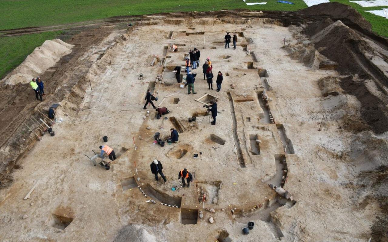 Mᴀssive Nordic Bronze Age monument discovered In Germany may be legendary King Hinz meeting hall