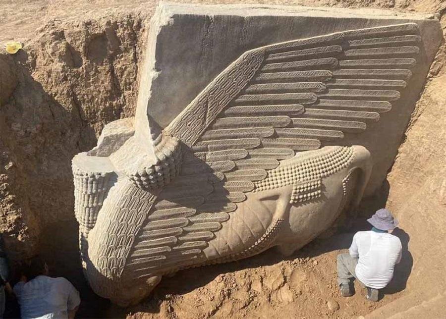 2,700-year-old alabaster Lamᴀssu sculpture unearthed in Iraq