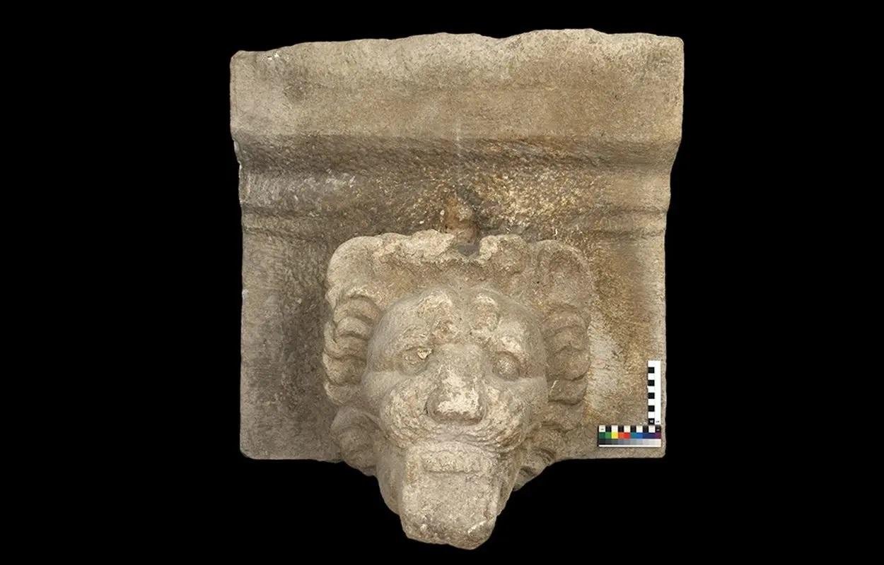 Archaeologists find marble lion’s head in Sicily