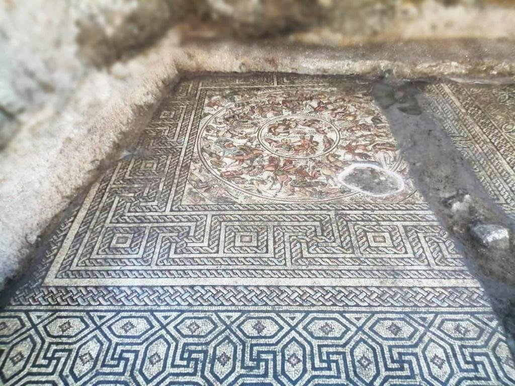 Mᴀssive ancient Roman mosaic unearthed in Syria