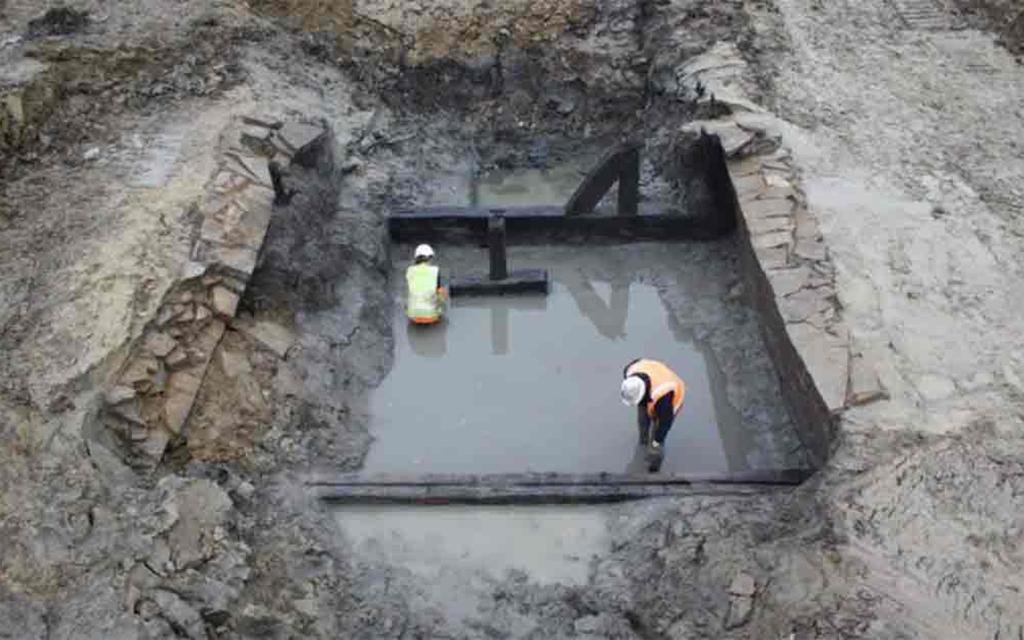 Medieval moat and bridge discovered at Cowfield Farm in Tewkesbury, England