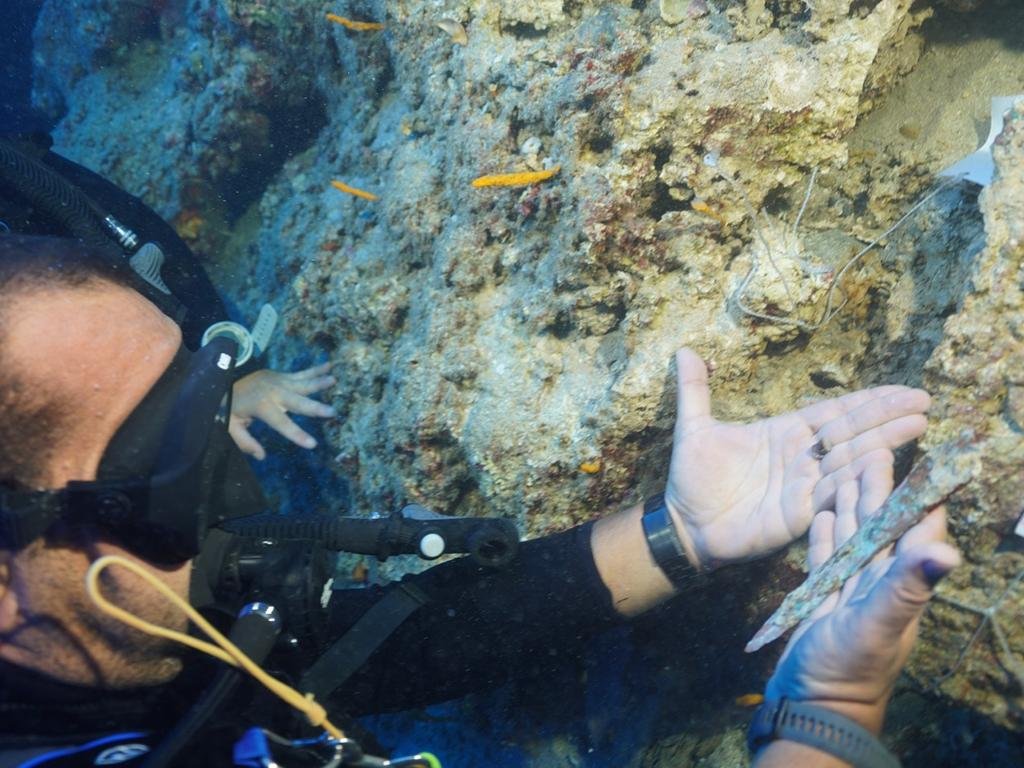 3,600-year-old Minoan bronze dagger unearthed from ancient shipwreck off the coast of Antalya