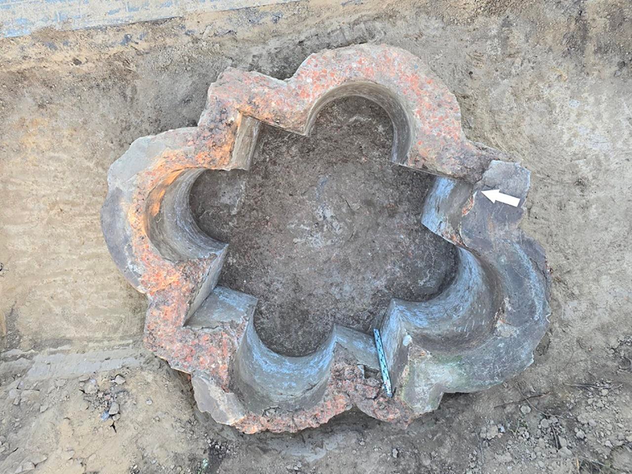 Mysterious moroccan-style fountain discovered in Poland’s Zakroczym