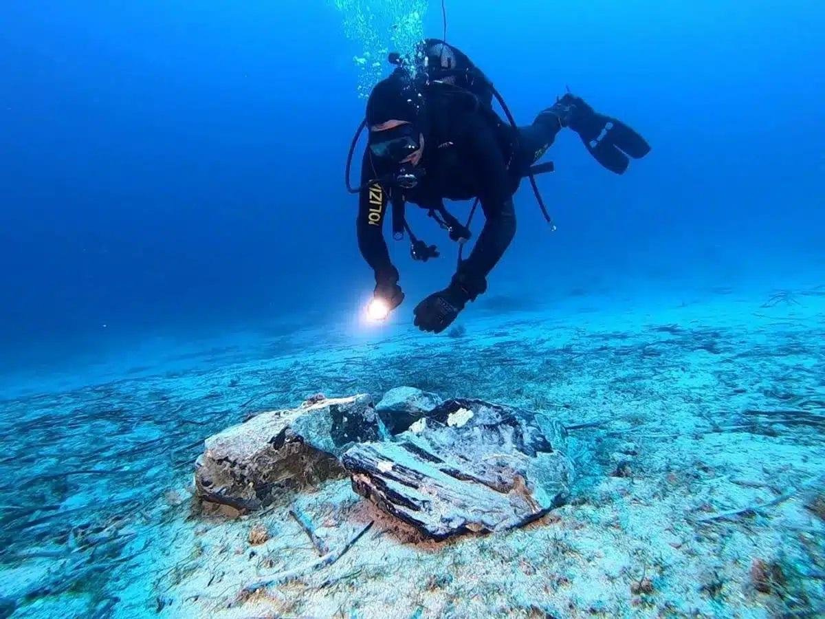 Divers recover chiseled obsidian from Neolithic shipwreck off Italian coast