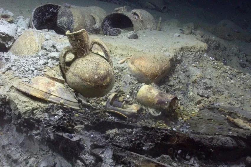 Pirate shipwreck discovered in the depths of the Mediterranean Sea