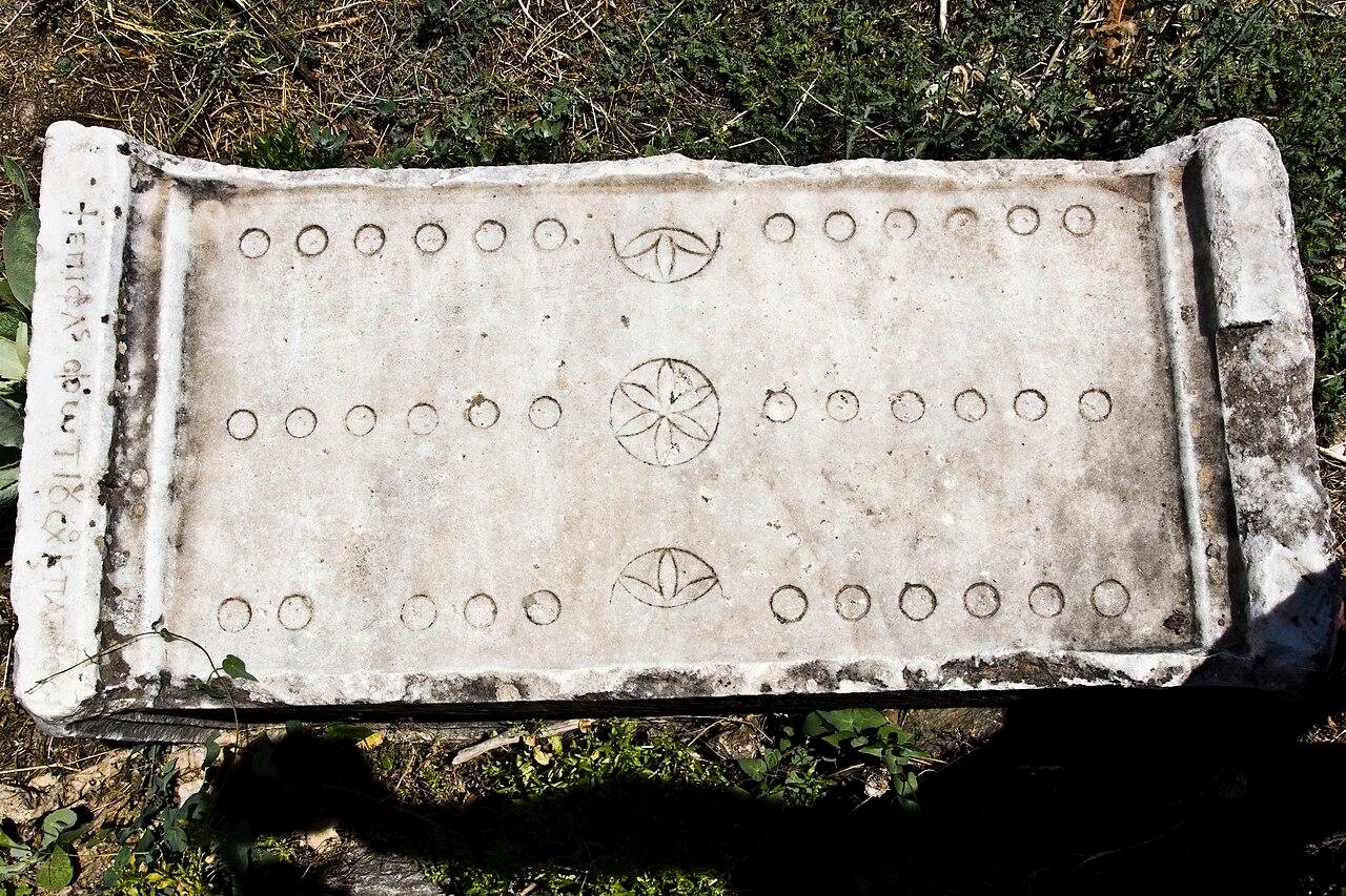 Roman strategy game pieces discovered in Hadrianopolis, Turkey