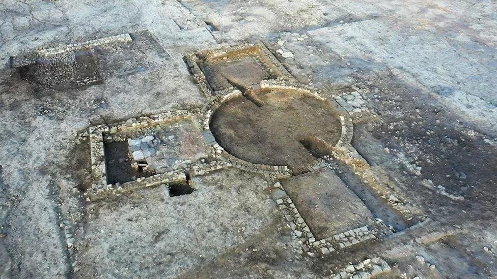 Archaeologists Rebury ‘First-of-Its-Kind’ Ancient Roman Villa in Scarborough