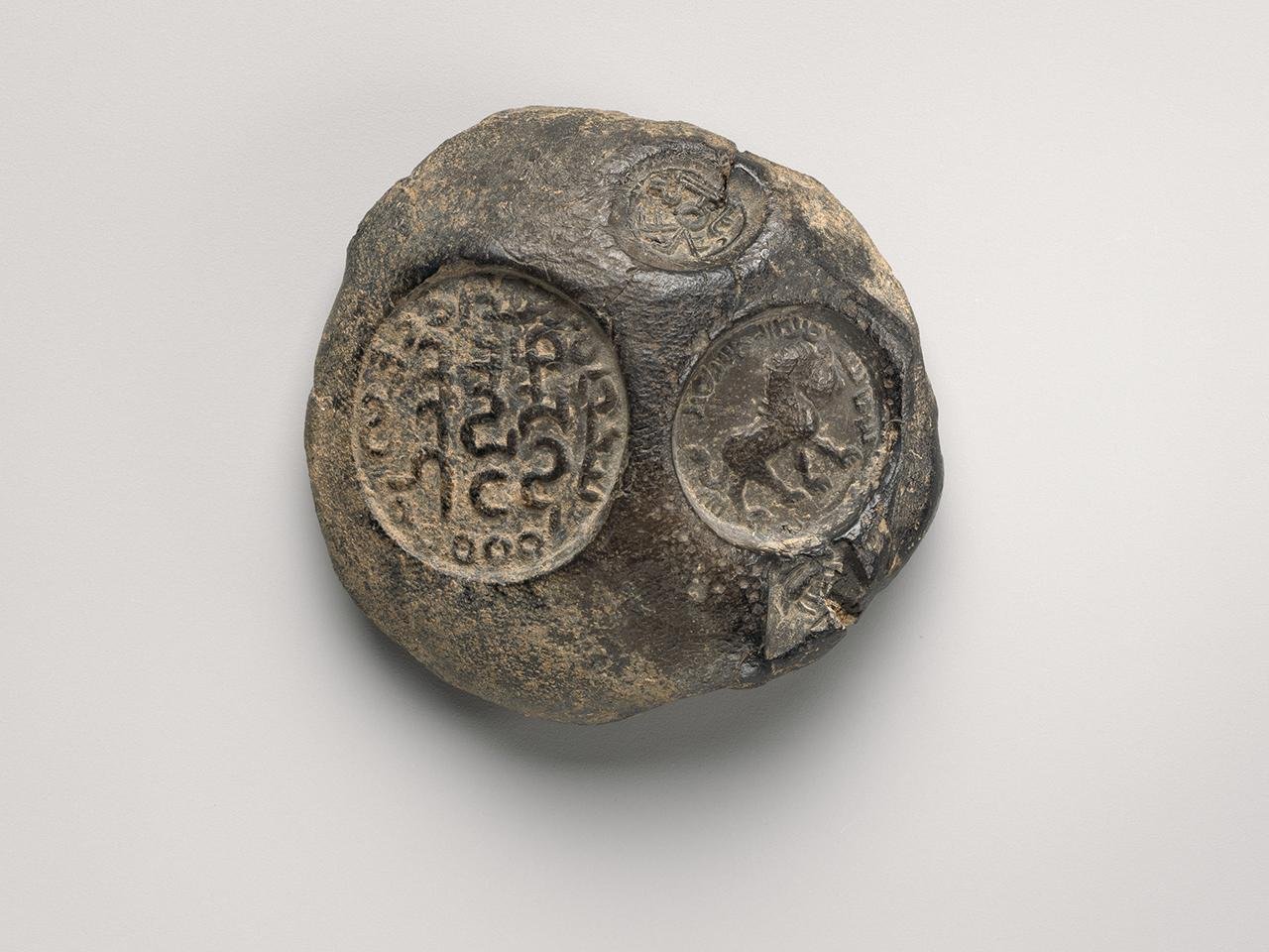 Name of Iranian city ‘Shiraz’ identified on 1800-year-old Sᴀssanid clay seal