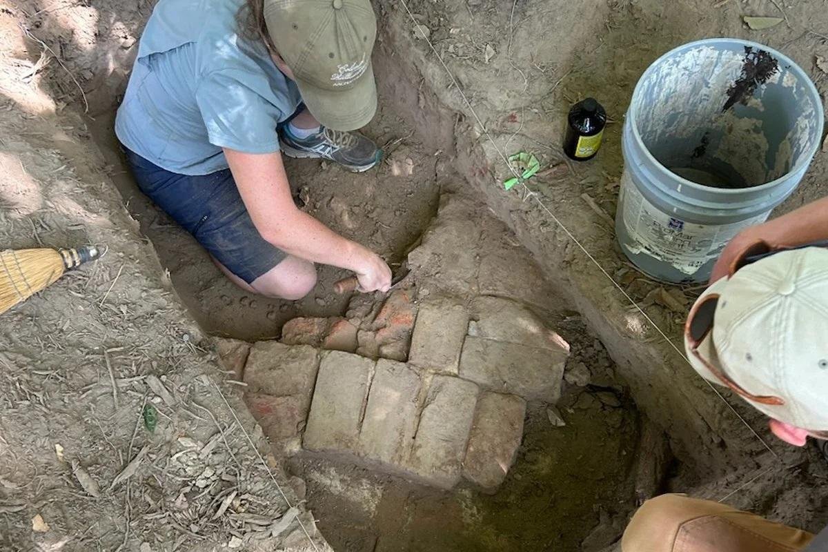 Remains of revolutionary war barracks unearthed at Colonial Williamsburg