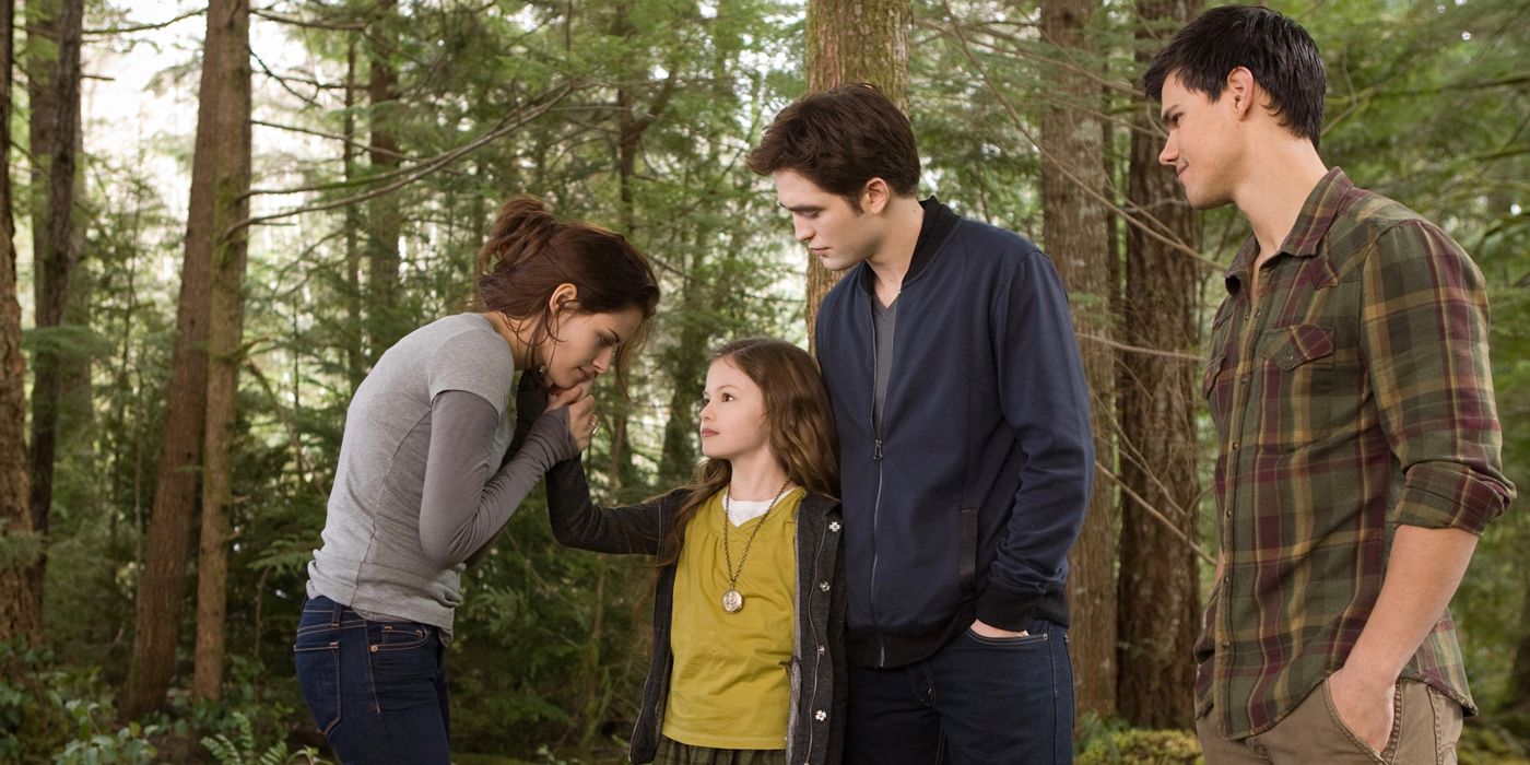 Twilight Star Details Never-Before-Seen Special Blooper Reel Entirely Focused On Kristen Stewart For 1 Hilarious Reason