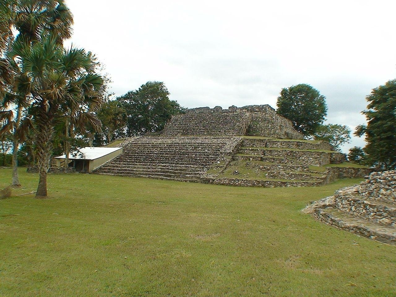 Ancient Maya sacrificial victim discovered with jade ring in Mexico Ancient Maya sacrificial victim discovered with jade ring in Mexico