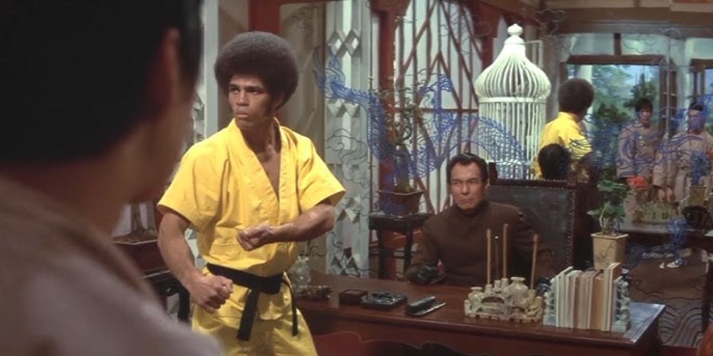 Bruce Lee’s Enter The Dragon Is Packed With Amazing Martial Arts Fights, But This Scene Beats Them All