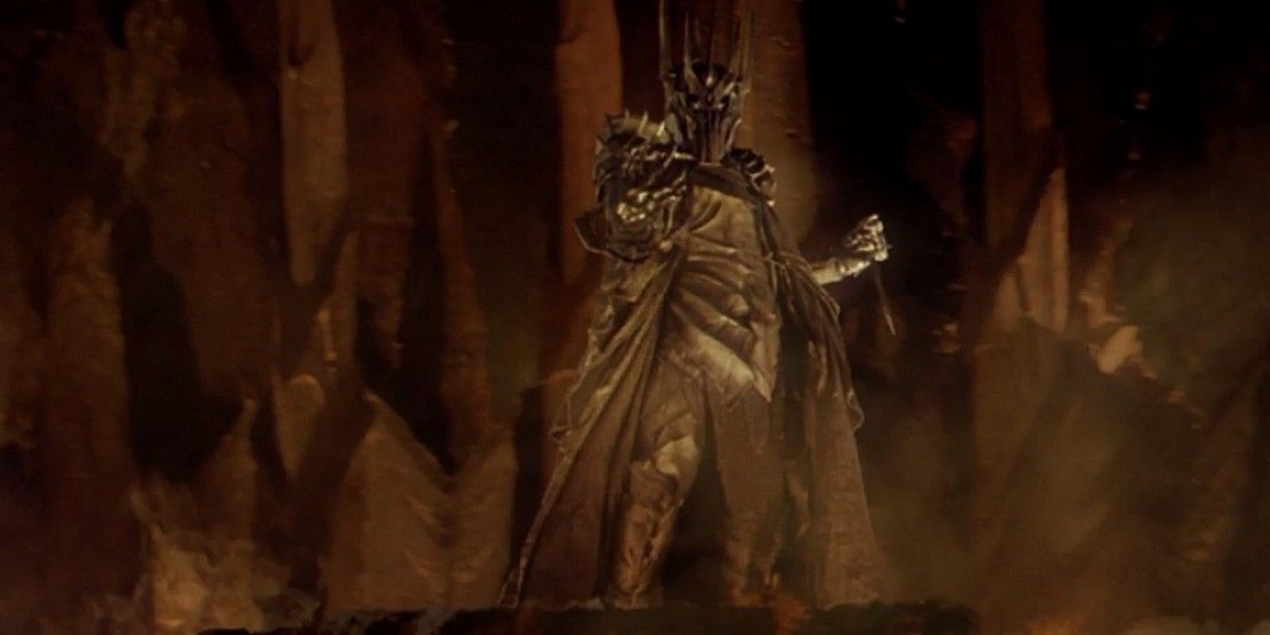 I’m A Lord Of The Rings Fan, But It Took Me So Long To Realize Sauron Is Holding A Dagger In The Prologue