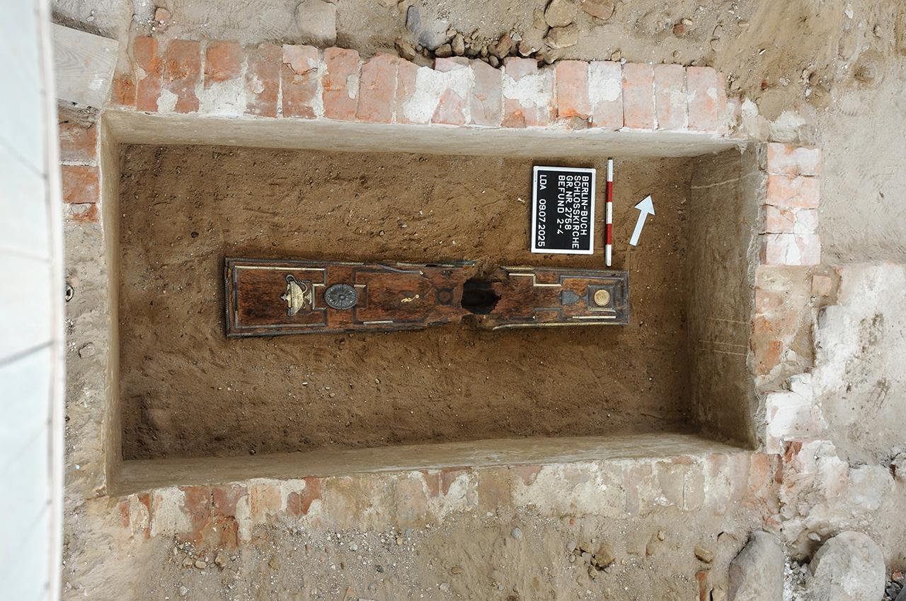 Lost tomb of Prussian countess Julie von Voß, wife of King Frederick William II, rediscovered in Berlin