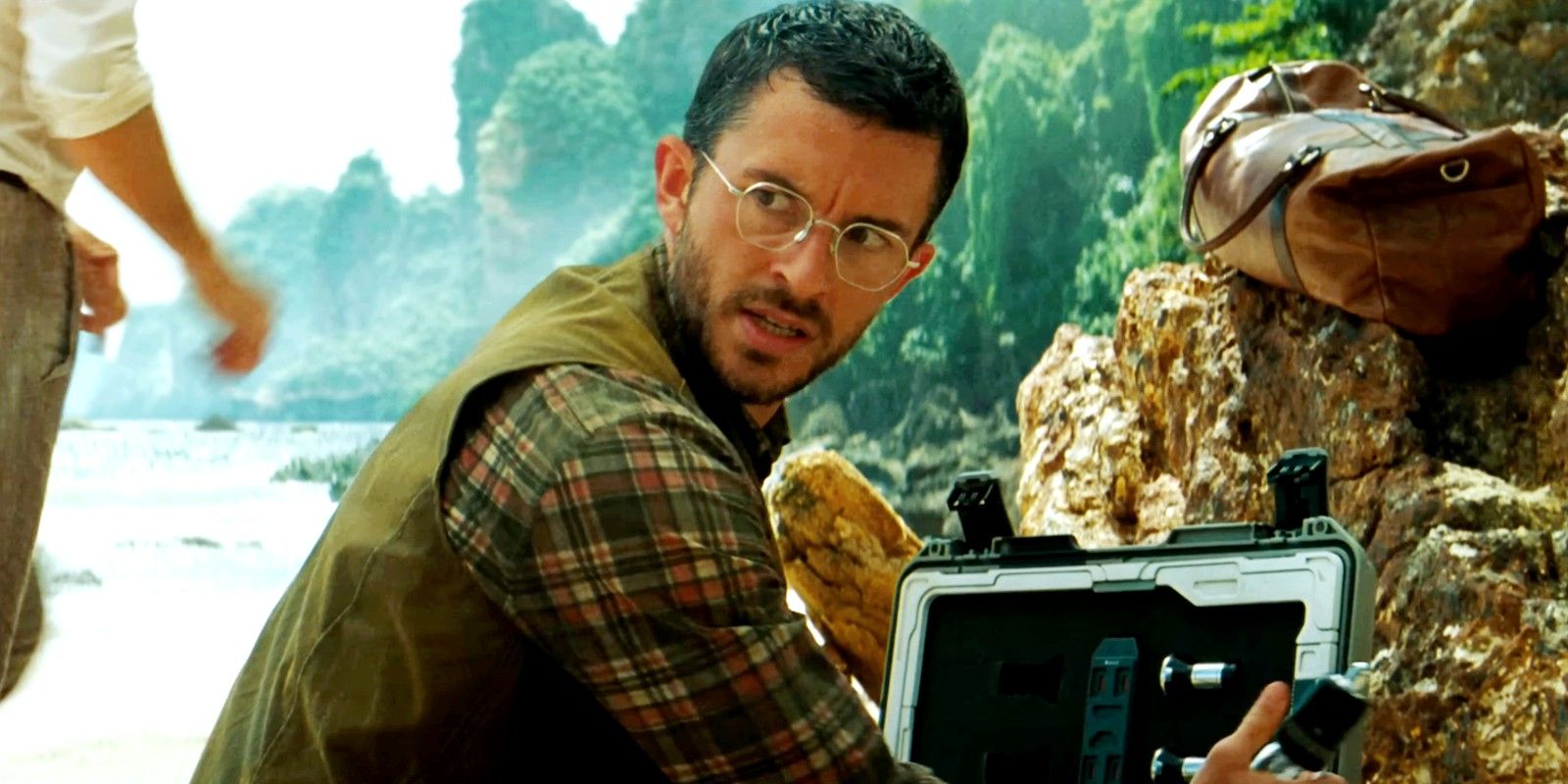 Jurᴀssic World Rebirth Outgrosses Two Superhero Blockbusters With Huge Global Box Office Milestone Jurᴀssic World Rebirth Outgrosses Two Superhero Blockbusters With Huge Global Box Office Milestone