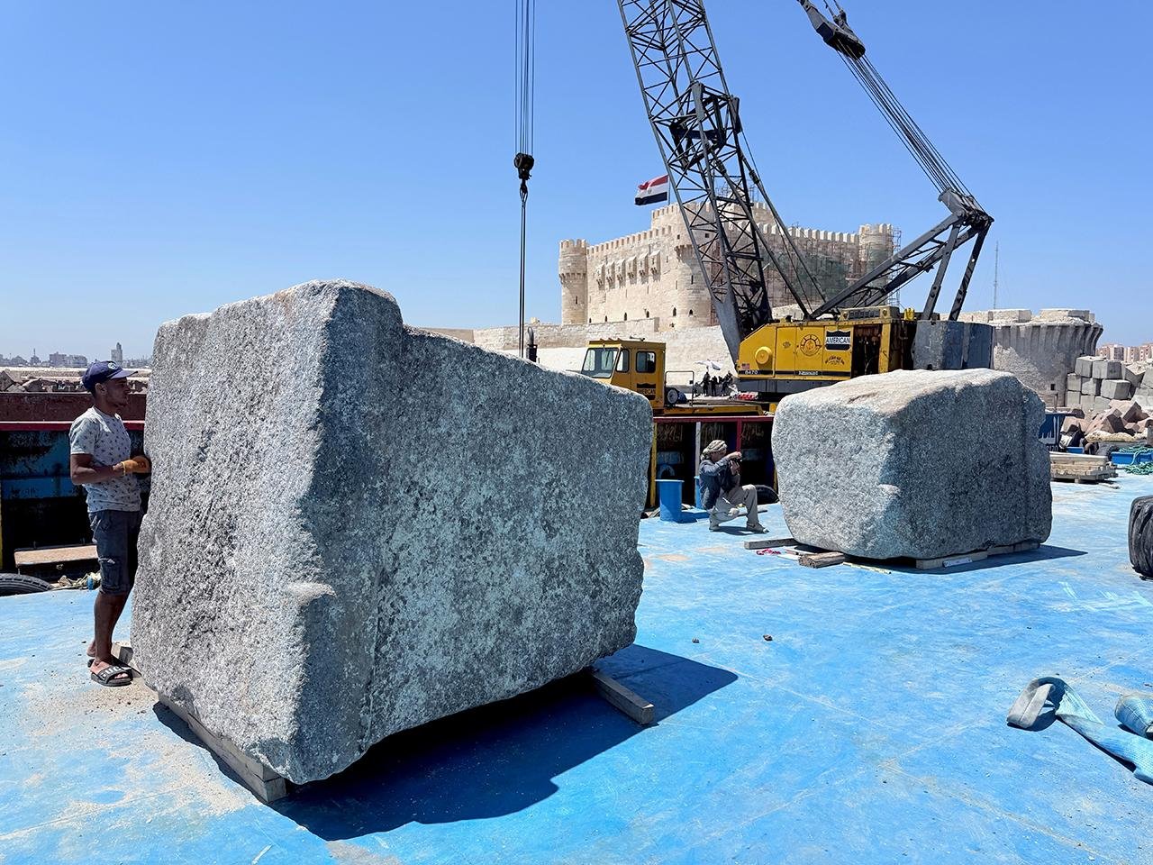 Lighthouse of Alexandria rises again as 22 mᴀssive blocks resurface from the seafloor after 2,000 years