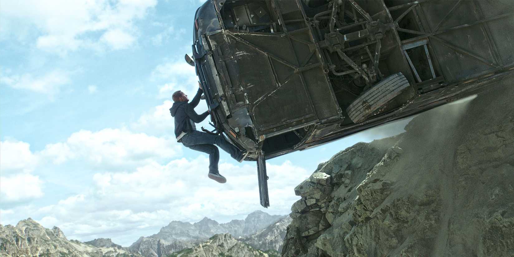 Expert Picks Out Fast & Furious’ Most Realistic & Unrealistic Stunts