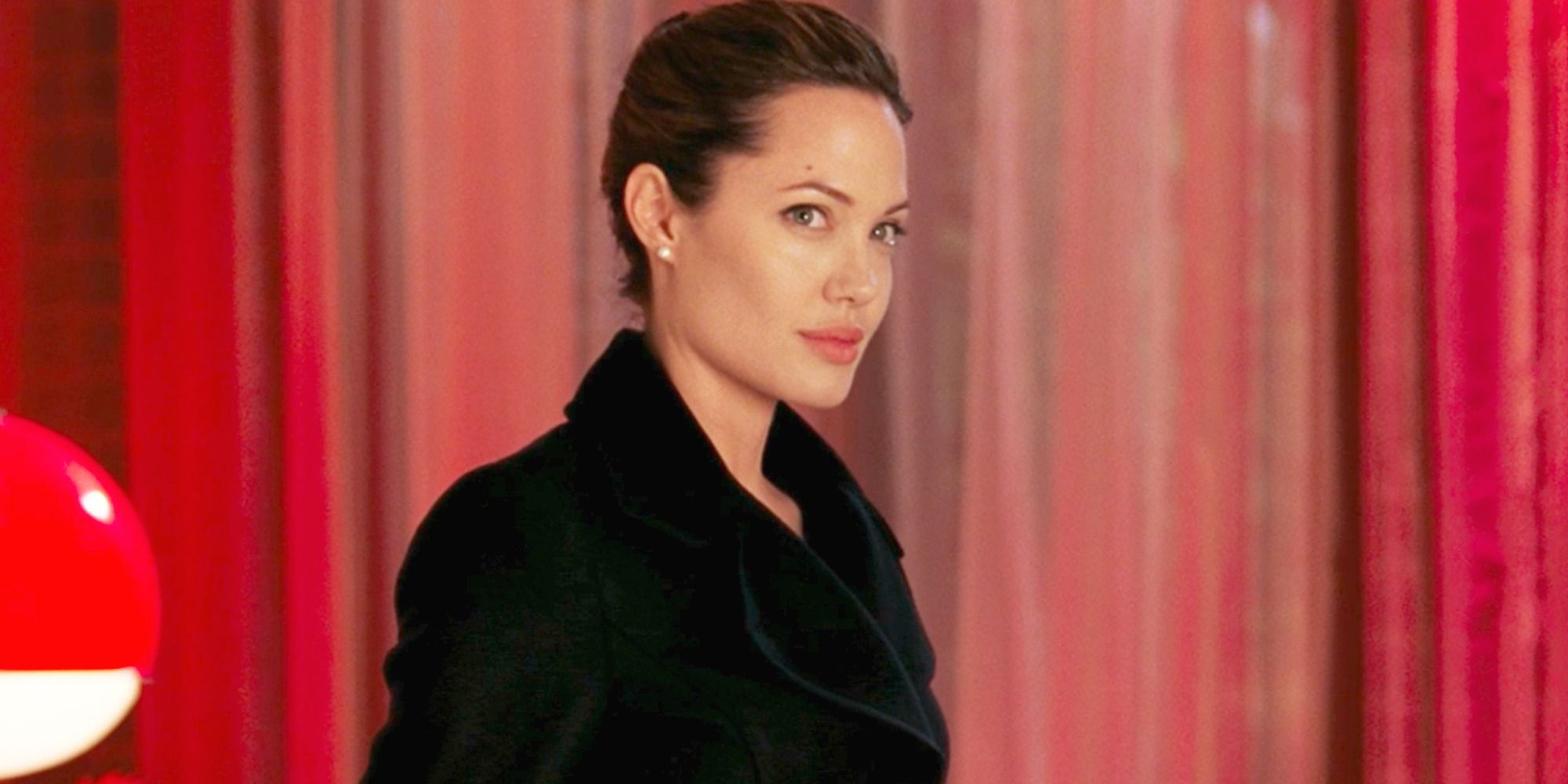Angelina Jolie Reunites With Doug Liman For New Spy Thriller 20 Years After Mr. & Mrs. Smith
