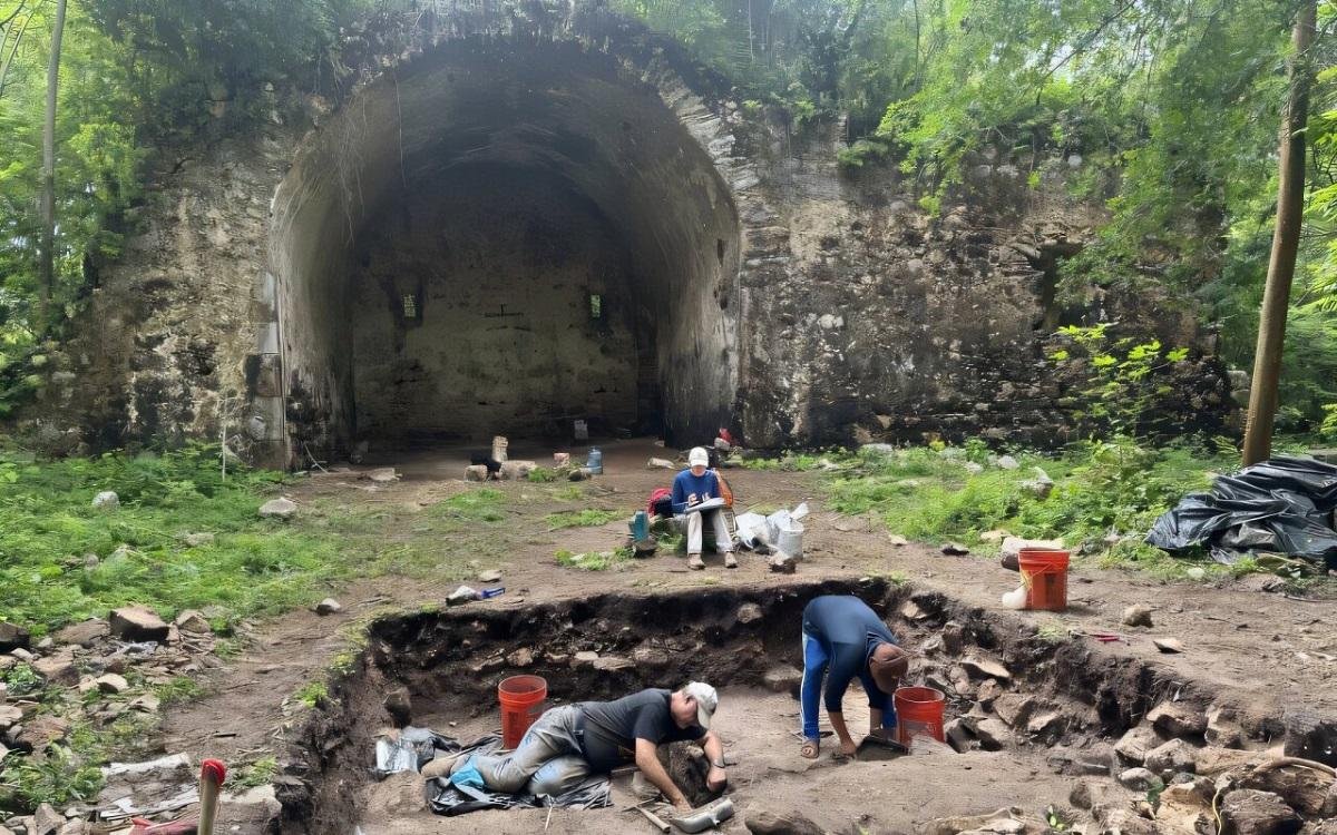Excavations reveal a Maya mission town’s defiant stand in early colonial era