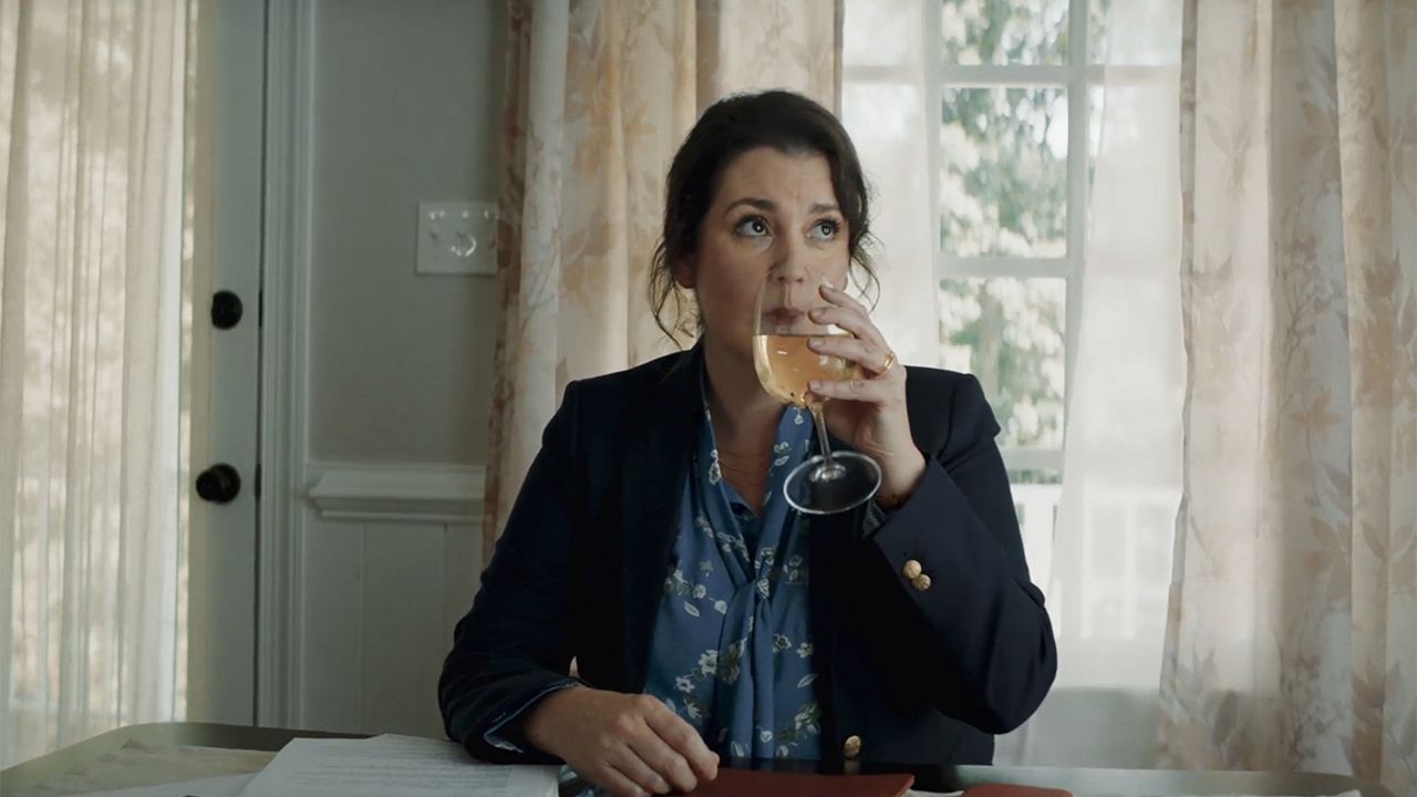 Griffin In Summer Clip Finds Melanie Lynskey Exhausted By Her Playwright Son Griffin In Summer Clip Finds Melanie Lynskey Exhausted By Her Playwright Son