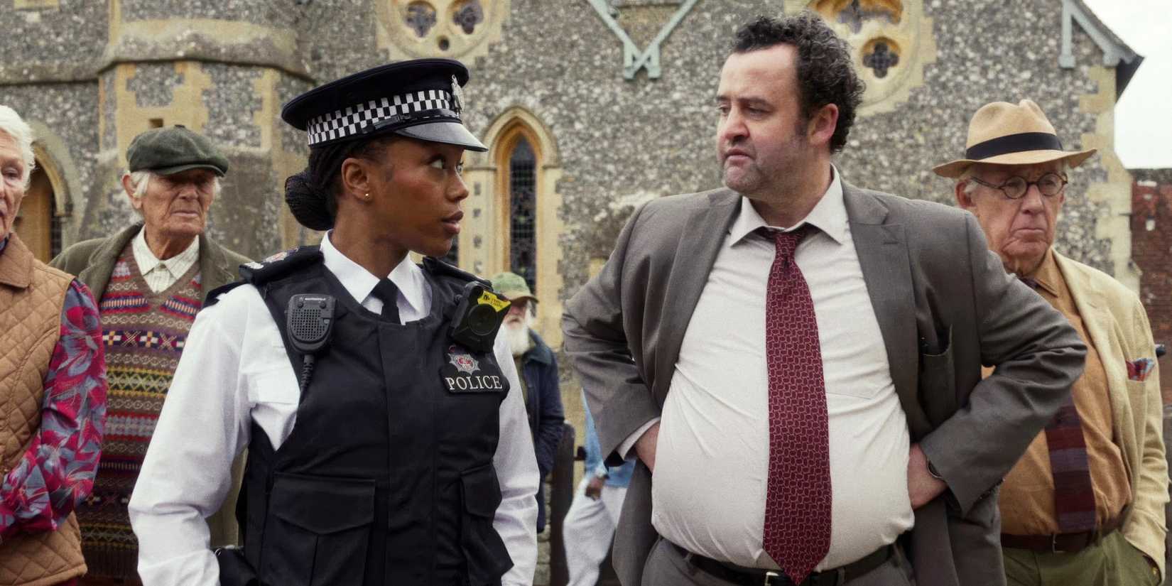 Netflix’s New Murder Mystery Movie Makes 11 Shocking Book Changes Readers Won’t Believe