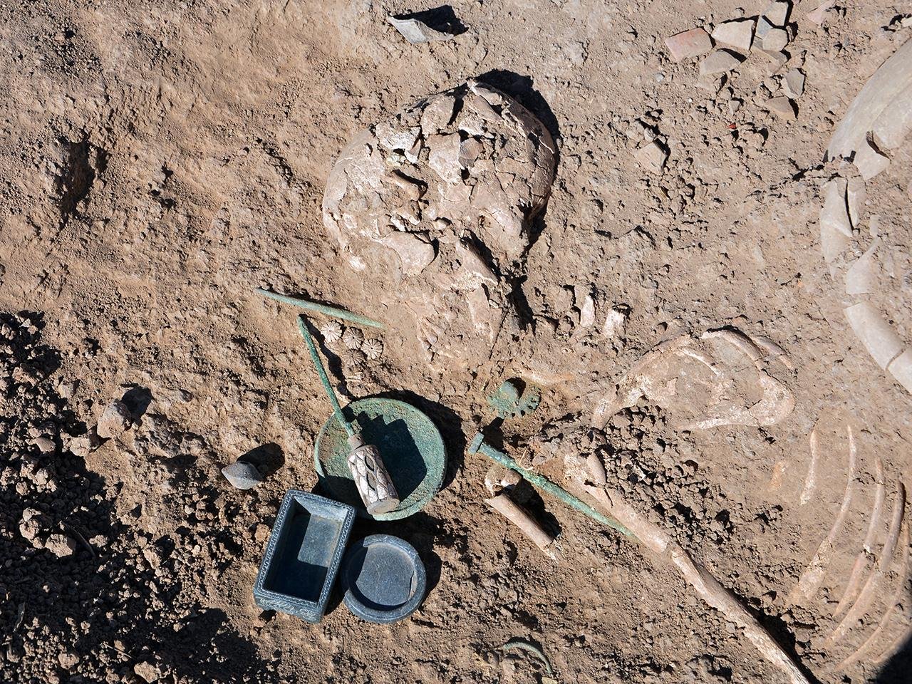 Bronze Age burial of young woman unearthed in Iran reveals Greater Khorasan’s wealth and trade links