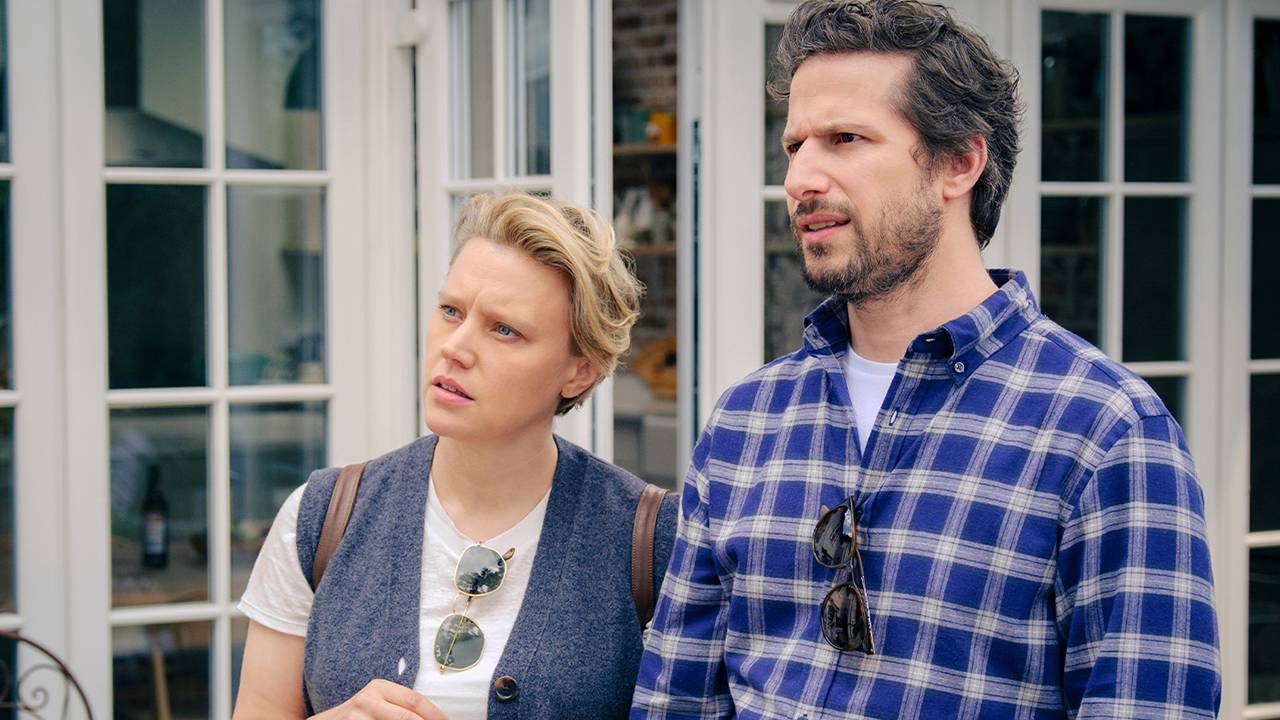 The Roses Stars Andy Samberg & Kate McKinnon Reveal How SNL Habits Influenced Them On Set