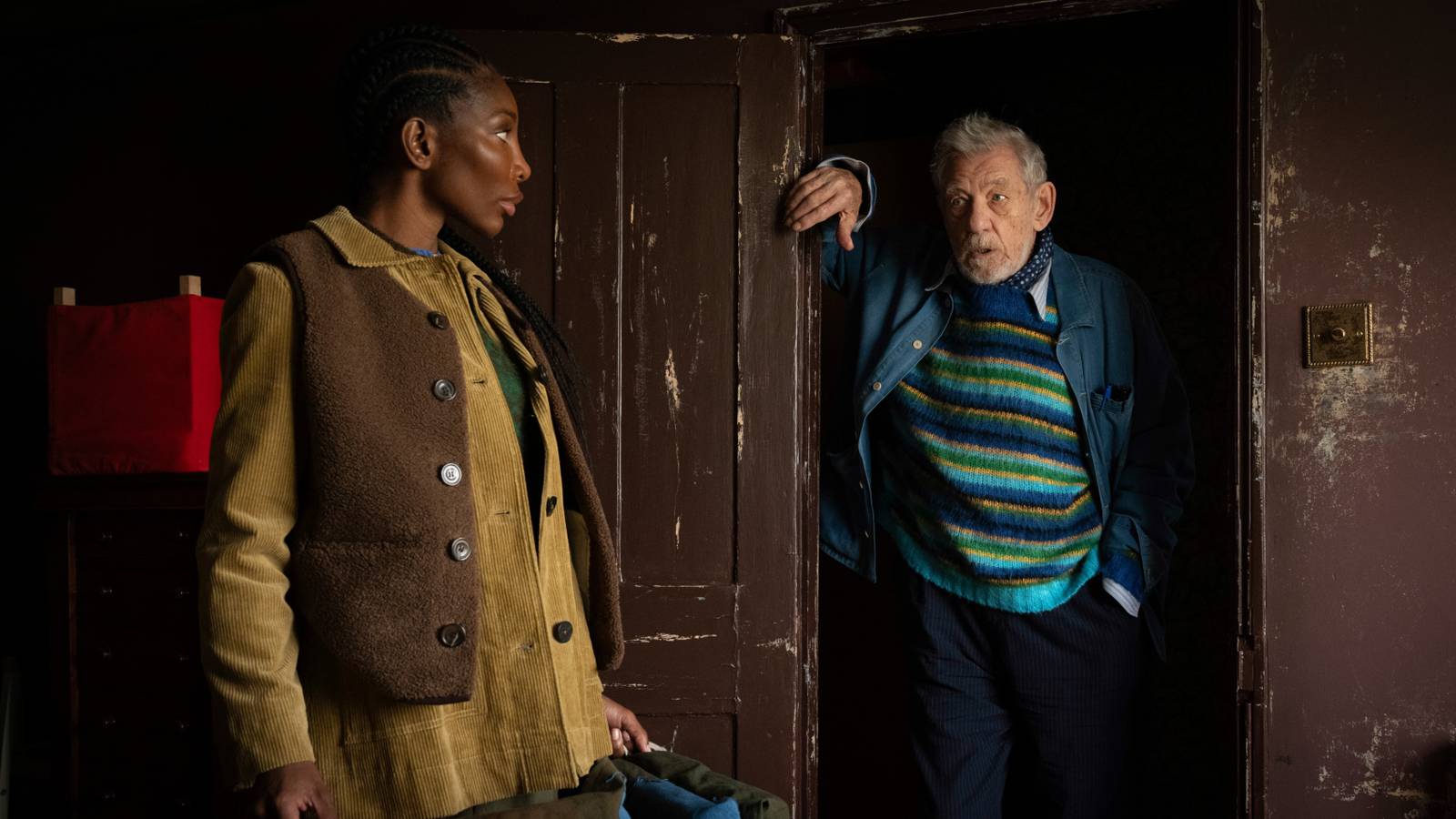 The Christophers Review: Ian McKellen & Michaela Coel Are An Unexpectedly Perfect Duo In Soderbergh’s Art-Centric Drama