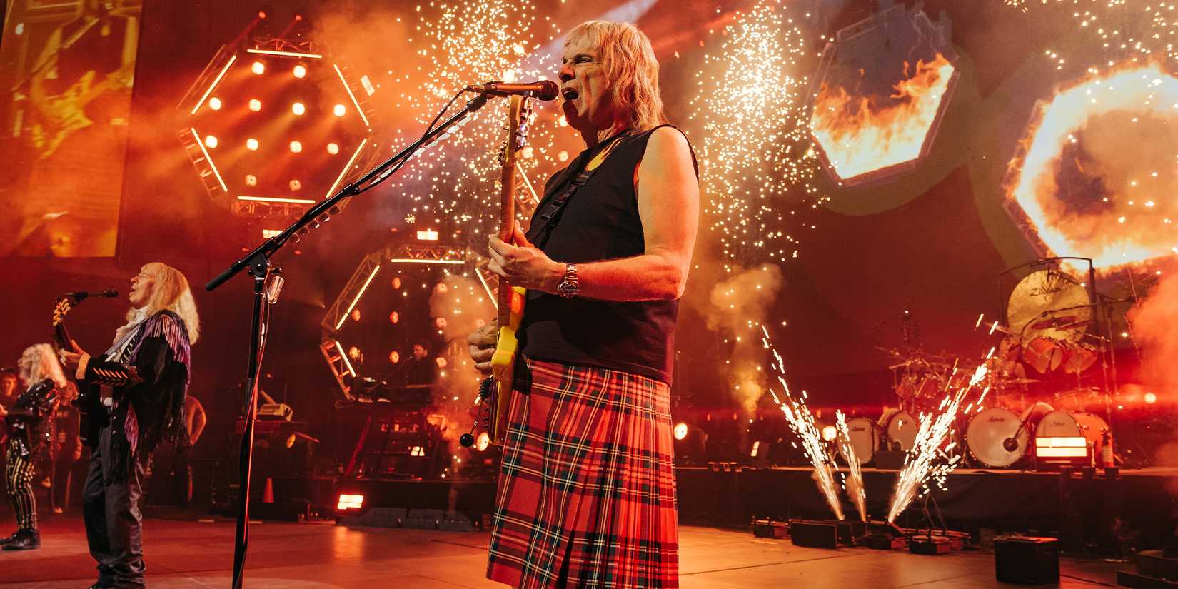 Spinal Tap II: The End Continues – Filmmaker & Band Reveal Hidden Meanings & Tragic Backstories Spinal Tap II: The End Continues – Filmmaker & Band Reveal Hidden Meanings & Tragic Backstories