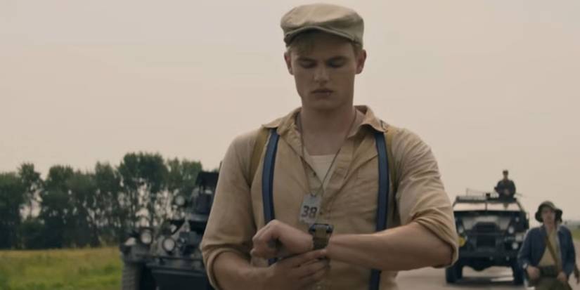 How The Long Walk’s Dystopian World Compares To The Hunger Games Explained By Star How The Long Walk’s Dystopian World Compares To The Hunger Games Explained By Star