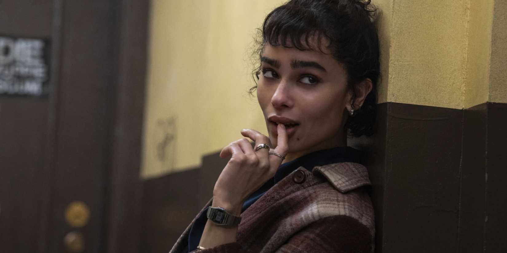 Zoë Kravitz & Austin Butler Explain Being “Fed Up” In Caught Stealing Romance Zoë Kravitz & Austin Butler Explain Being “Fed Up” In Caught Stealing Romance