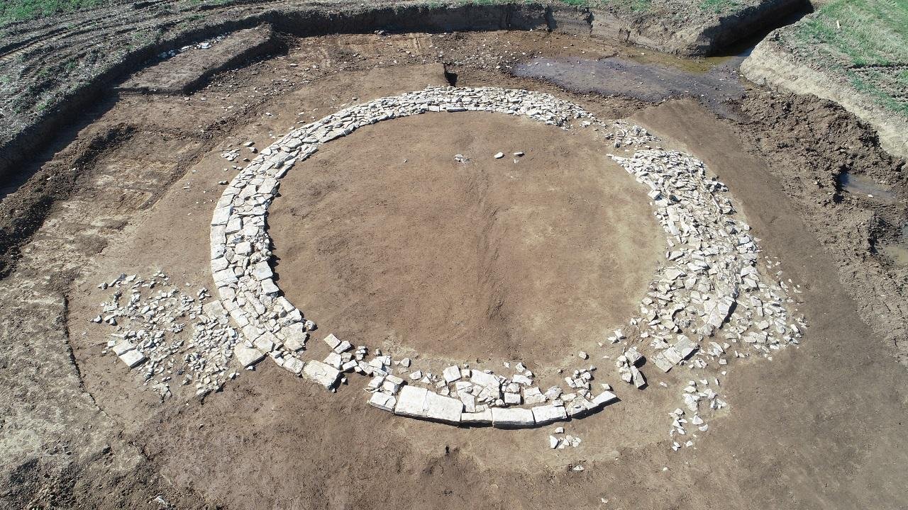 Rare Roman-era circular stone monument unearthed near Nᴀssenfels, Germany