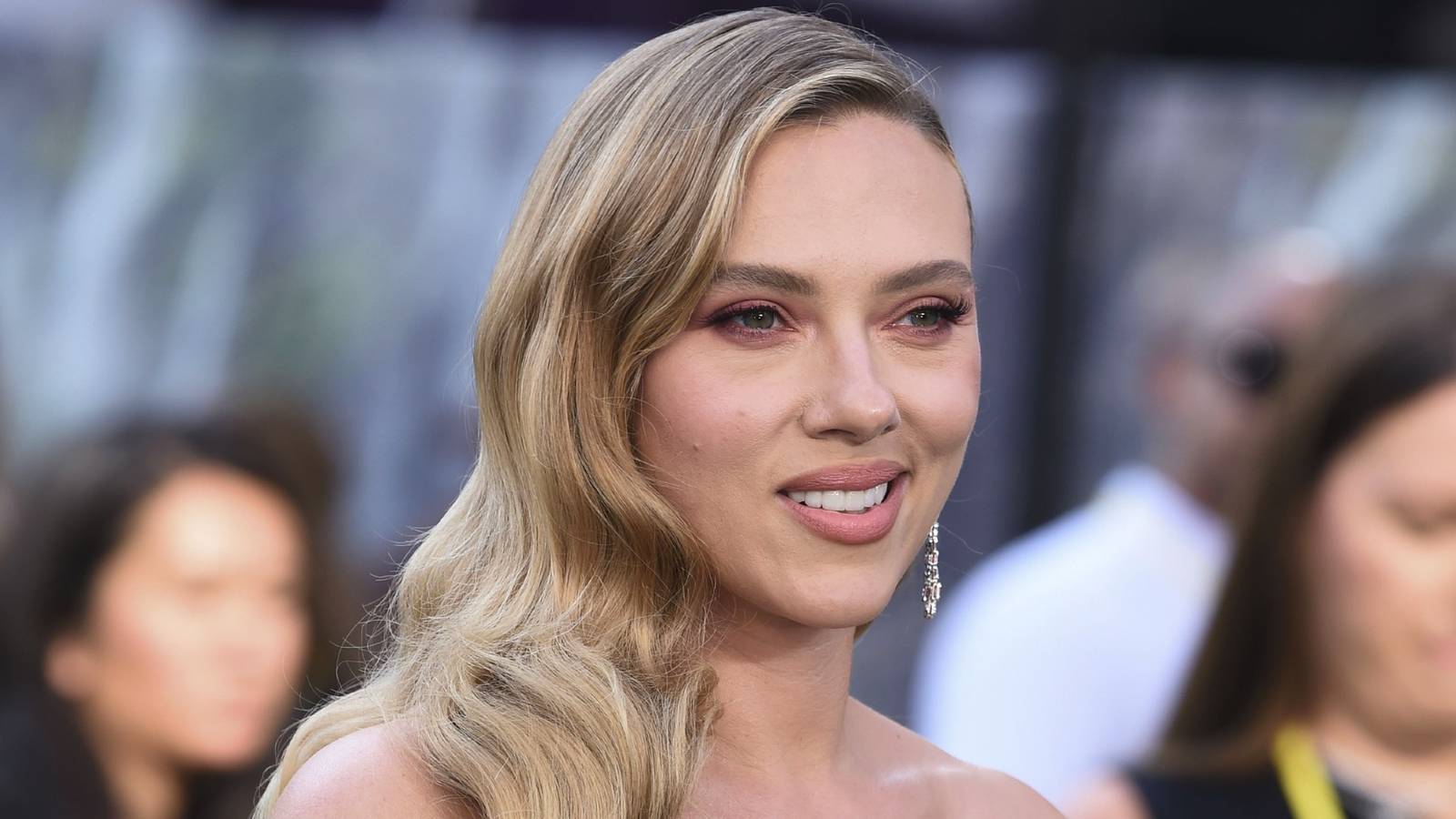 Scarlett Johansson Addresses Live-Action Tangled Remake Casting Reports Scarlett Johansson Addresses Live-Action Tangled Remake Casting Reports